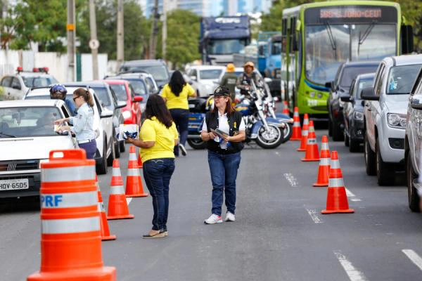 Colaboradores da campanha maio amarelo