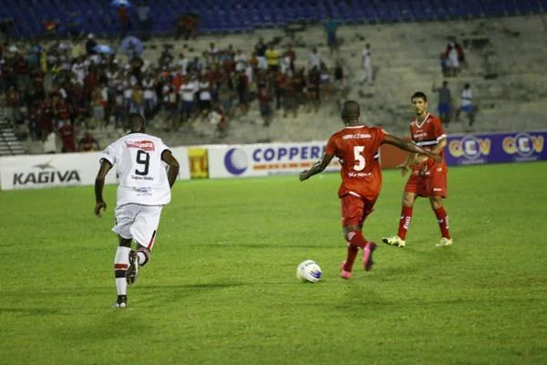 Disputa acirrada entre River e Flamengo do Piauí no Albert