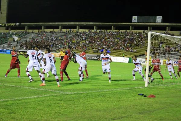 Flamengo-PI vence River no Albertão