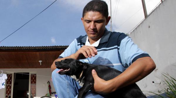 Francenildo Santos Costa na sua casa em São Sebastião (DF)