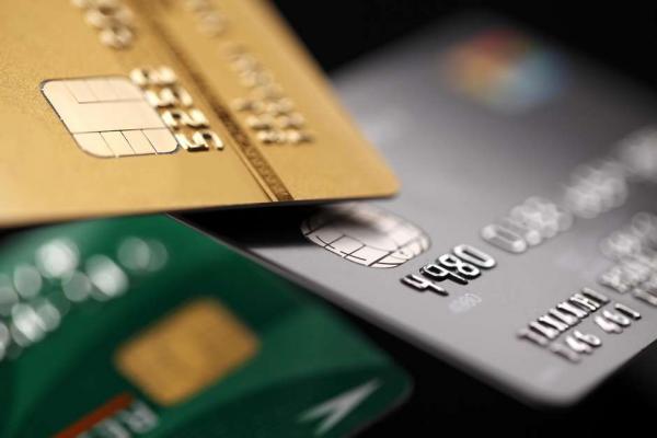 Juros do cartão de crédito atinge maior taxa em 21 anos