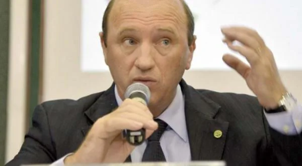 Ministro da Agricultura Neri Geller