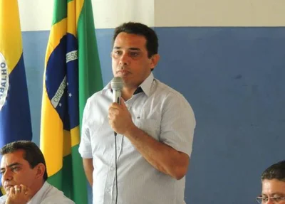 O prefeito de Curralinhos Reginaldo Soares