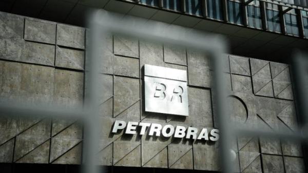 Petrobras avalia retomar proposta de redução de salários