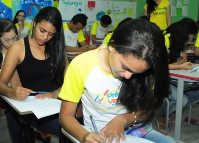 Pré-vestibular da prefeitura de Piripiri realiza revisão e