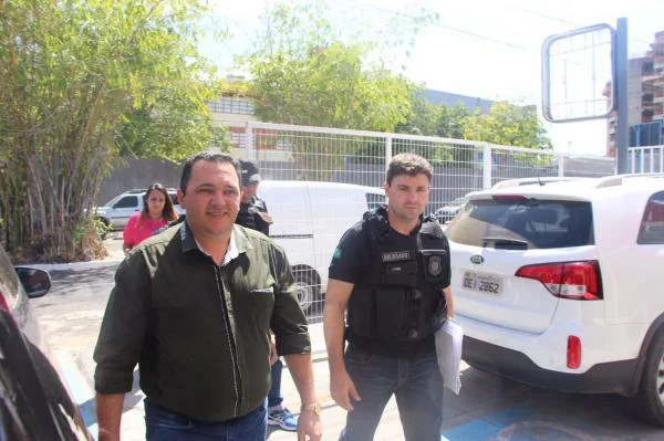 Prefeito Delano Parente chegando ao Gaeco