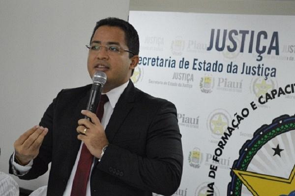 Secretário de Justiça interino, Carlos Edilson Sousa