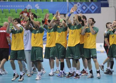 Seleção masculina de handebol estreia com vitória em campe