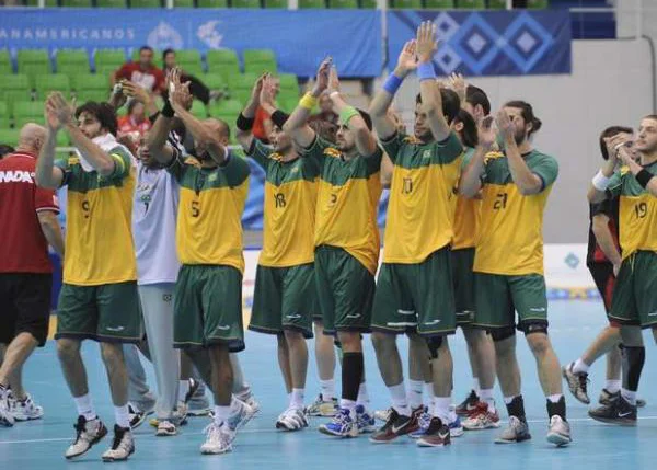 Seleção masculina de handebol estreia com vitória em campe