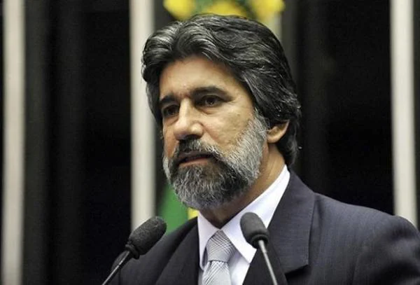 Senador Valdir Raupp, vice-presidente do PMDB 