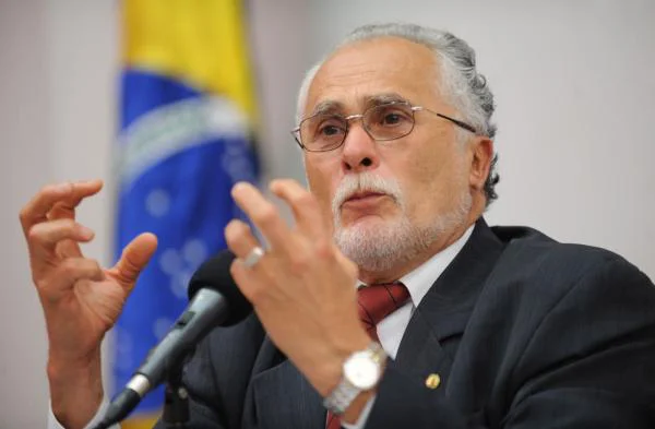 STF autoriza José Genoíno a cumprir pena em regime aberto