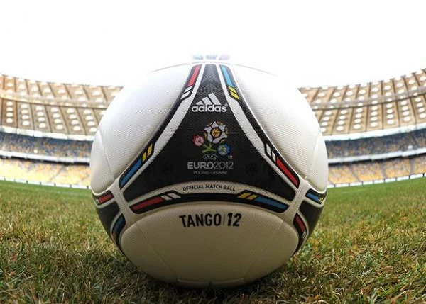 "Tango 12", bola oficial da Eurocopa na Ucrânia e Polônia 