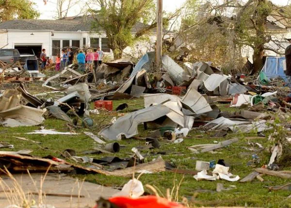 Tornados deixam muitas vítimas nos Estados Unidos.