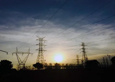 Torres de transmissão de energia 