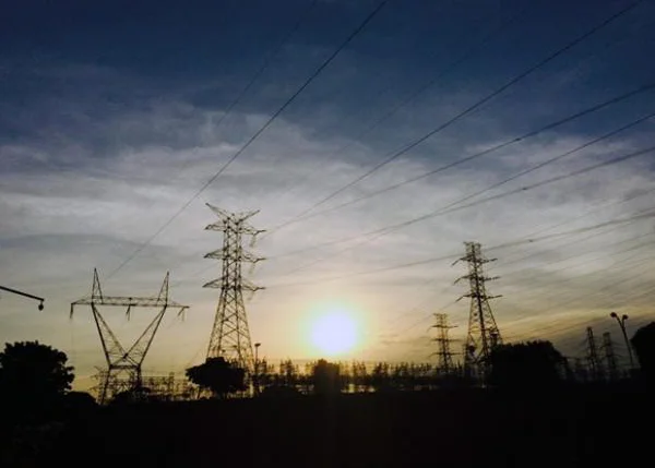 Torres de transmissão de energia 