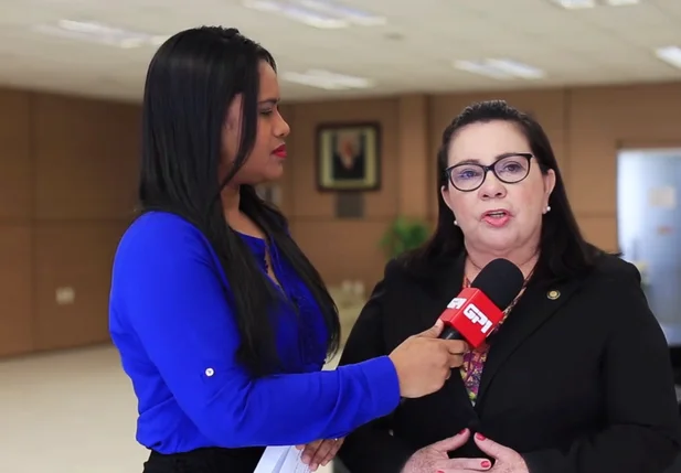 Vereadora Teresinha Medeiros explica o projeto “Adote uma Mãe”