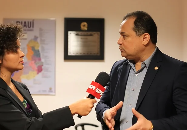 Evaldo Gomes explica projeto de lei sobre transporte escolar