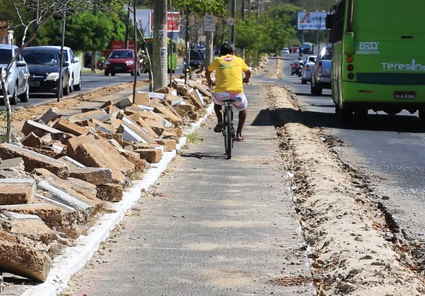 Strans retira ciclovias da Avenida Duque de Caxias