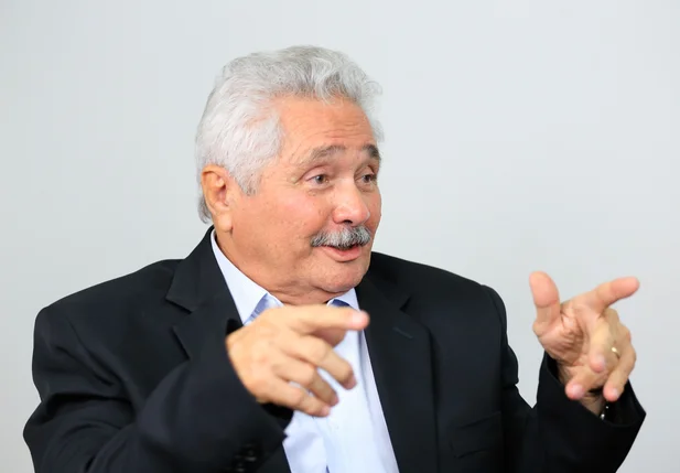 Elmano Férrer avalia impacto no MDB em possível apoio a JVC