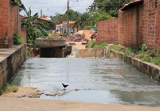 Moradores cobram intervenção em galeria no Dirceu II