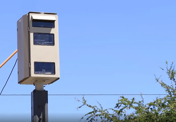 Motoristas reclamam de fiscalização eletrônica no bairro Dirceu