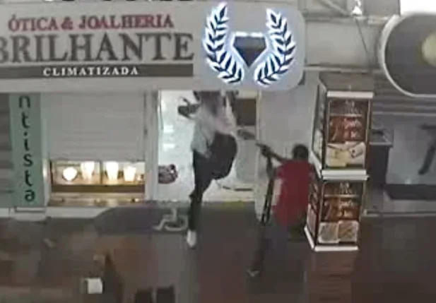 Câmera flagra PM sendo baleado em assalto no centro de Teresina