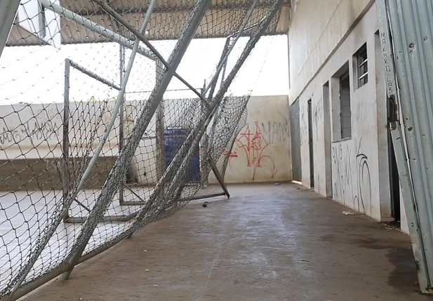 Moradores denunciam falta de estrutura no ginásio do Mário Covas