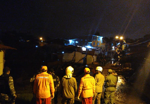Enxurrada deixa mortos no Parque Rodoviário em Teresina