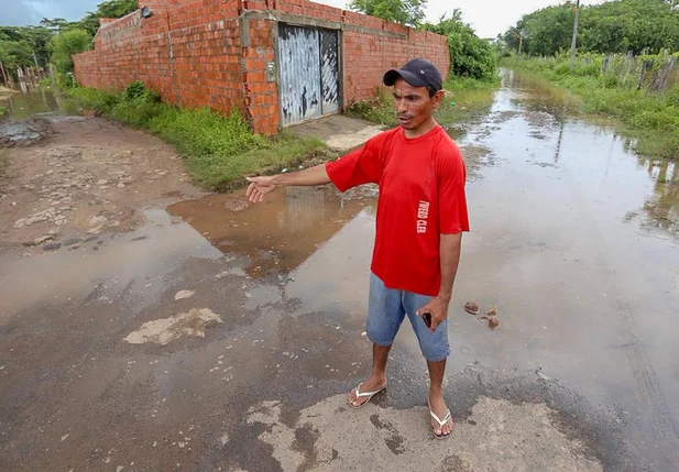 Morador da Vila Kubanacan tem casa invadida pelo Rio Poti
