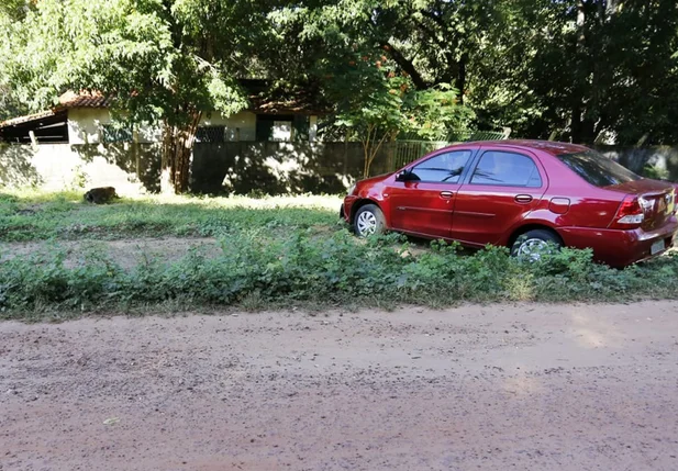 Encontrado carro usado na fuga de assaltantes de banco na BR 343