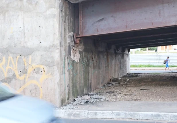 Elevado da Avenida Miguel Rosa possui falhas na estrutura
