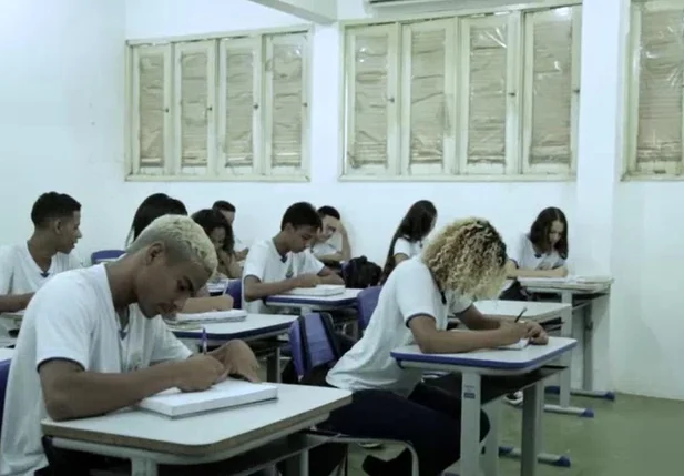 Pelo menos 130 mil alunos estão matriculados na EJA no Piauí