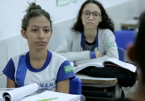 Mais de 200 alunos contam com auxílio de intérprete no Piauí