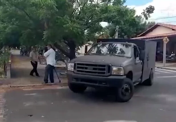 Corpo de Gabriel Brenno chega no IML de Teresina