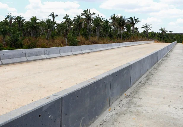 Ponte sobre o Rio Gameleira é inaugurada na cidade de Beneditinos