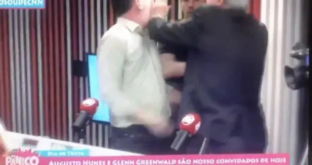 Jornalista Augusto Nunes dá tapa na cara de Glenn Greenwald