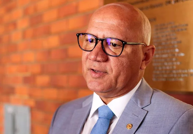 Franzé diz que administração de Firmino Filho é um caos