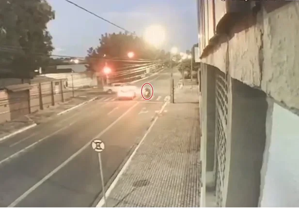 Câmera registra acidente que matou agente de portaria no Pirajá