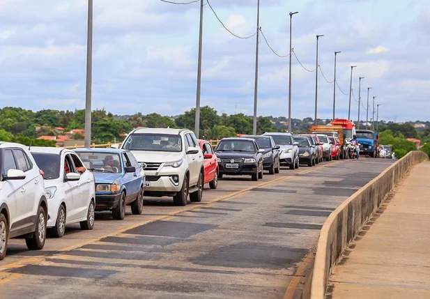 Motoristas enfrentam congestionamentos para acessar Teresina