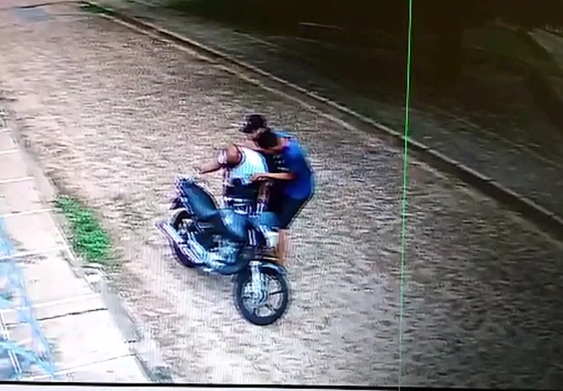 Criminosos roubam arma e motocicleta de policial em Teresina
