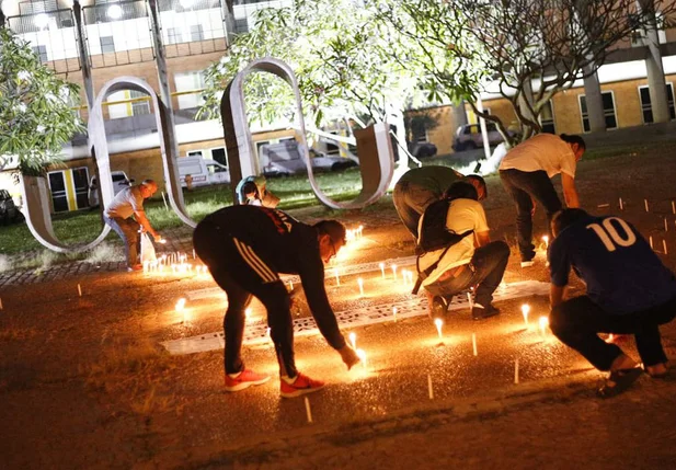 Empresários protestam na frente da Assembleia Legislativa
