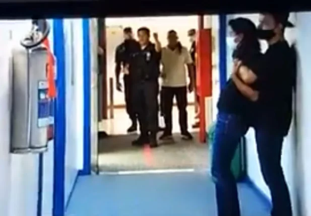 Homem armado invade sede da Globo no Rio e faz repórter refém