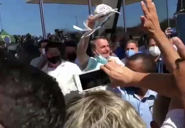 Bolsonaro é recebido por apoiadores em São Raimundo Nonato