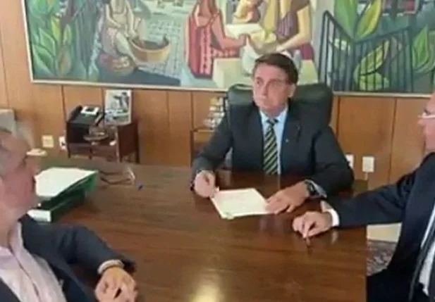 Bolsonaro prorroga por mais 2 meses programa que permite redução de jornada