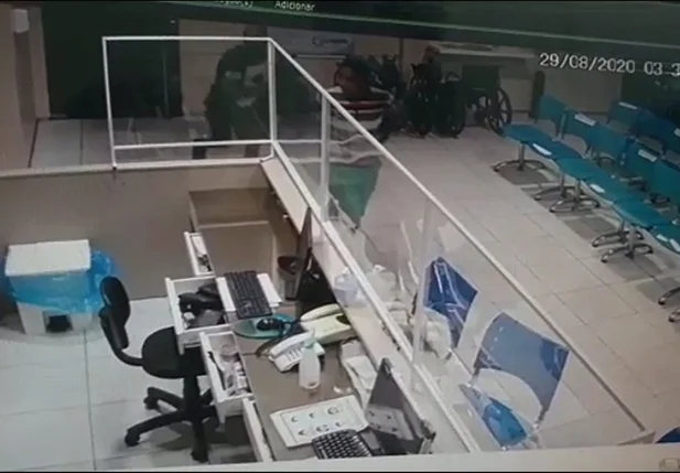 Câmera de segurança flagra arrombamento em clínica na Piçarra