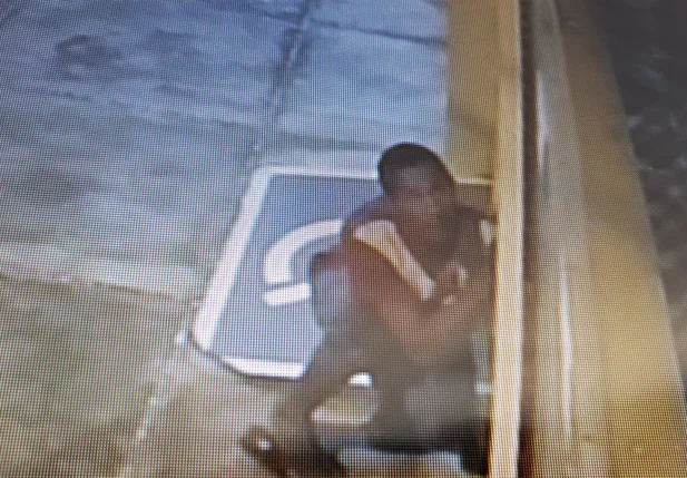 Câmeras flagram arrombamento na sede da Fusampi em Teresina
