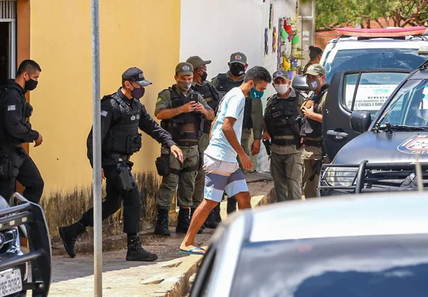 Pai libera filha de 9 anos que estava sendo mantida refém em Teresina
