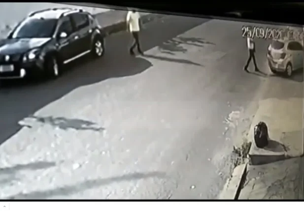 Câmera flagra momento que dupla é morta dentro de veículo em Teresina
