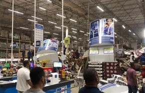 Prateleiras do supermercado Mix Mateus desabam em clientes