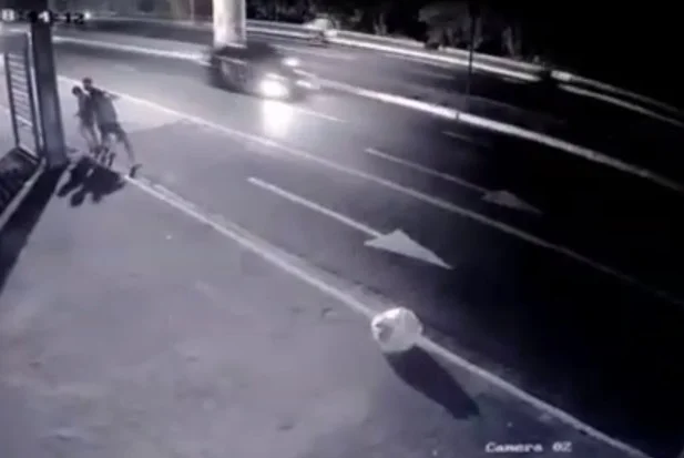 Câmera flagra policial sendo roubado na Avenida Maranhão em Teresina